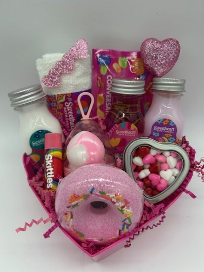 Valentines Sweetheart Bath & Treat Gift Basket.